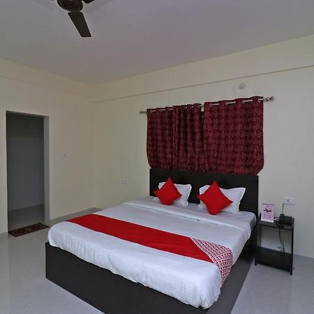 Oyo Hotel Ayush Palace Cuttack Buitenkant foto