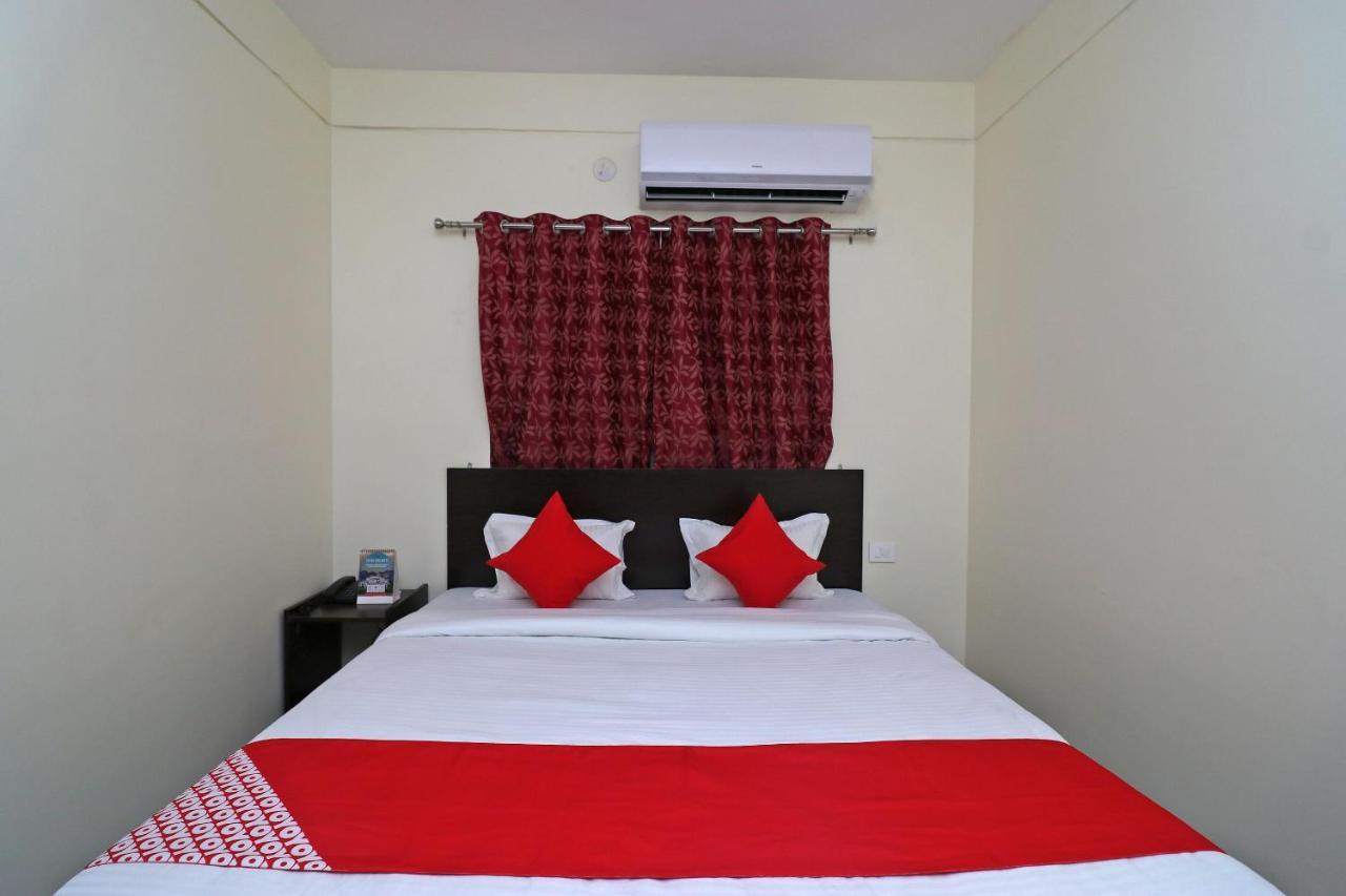 Oyo Hotel Ayush Palace Cuttack Buitenkant foto