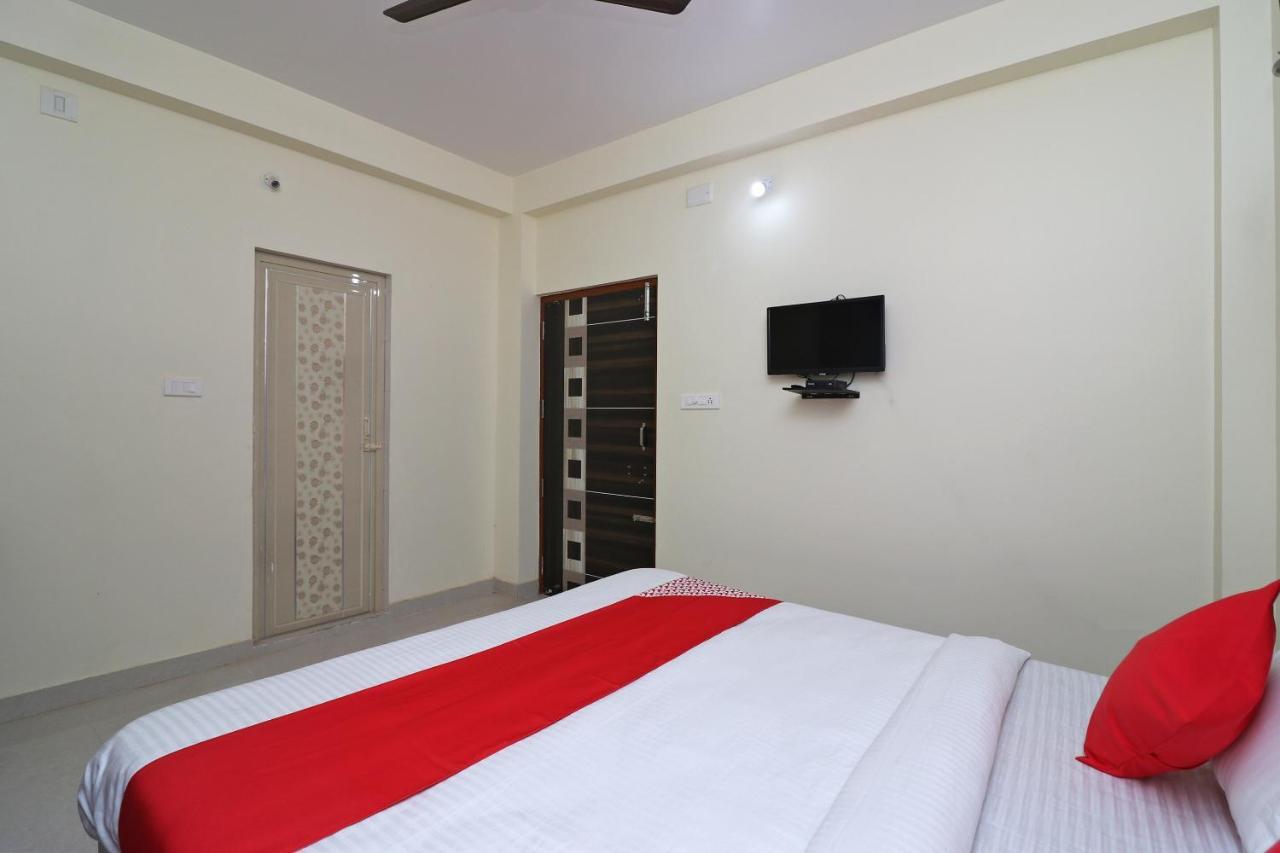 Oyo Hotel Ayush Palace Cuttack Buitenkant foto
