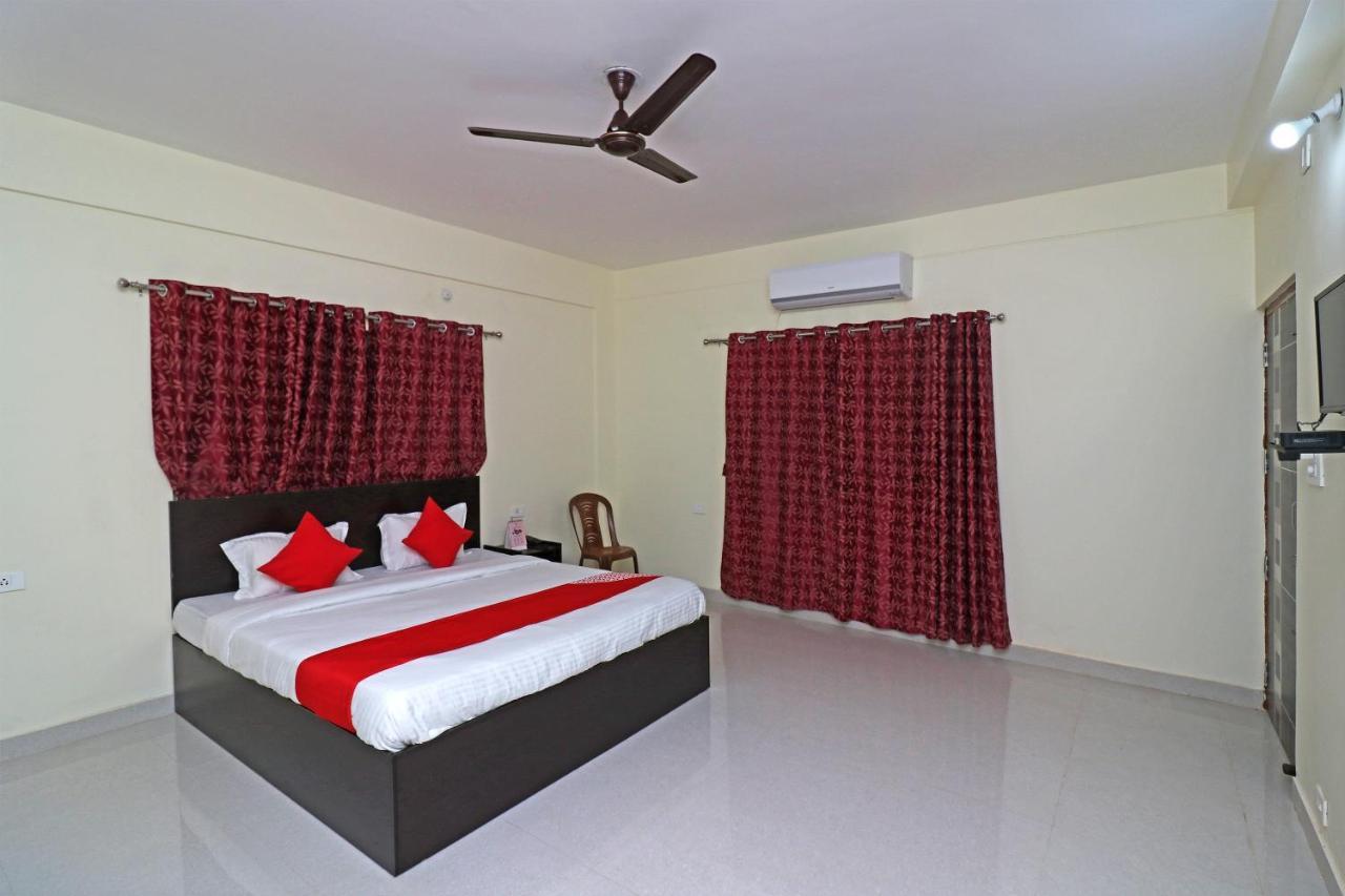 Oyo Hotel Ayush Palace Cuttack Buitenkant foto