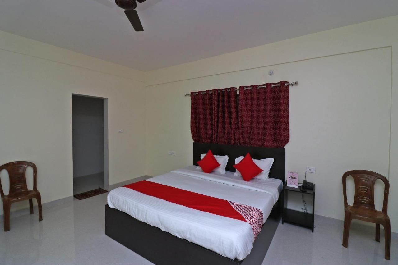 Oyo Hotel Ayush Palace Cuttack Buitenkant foto