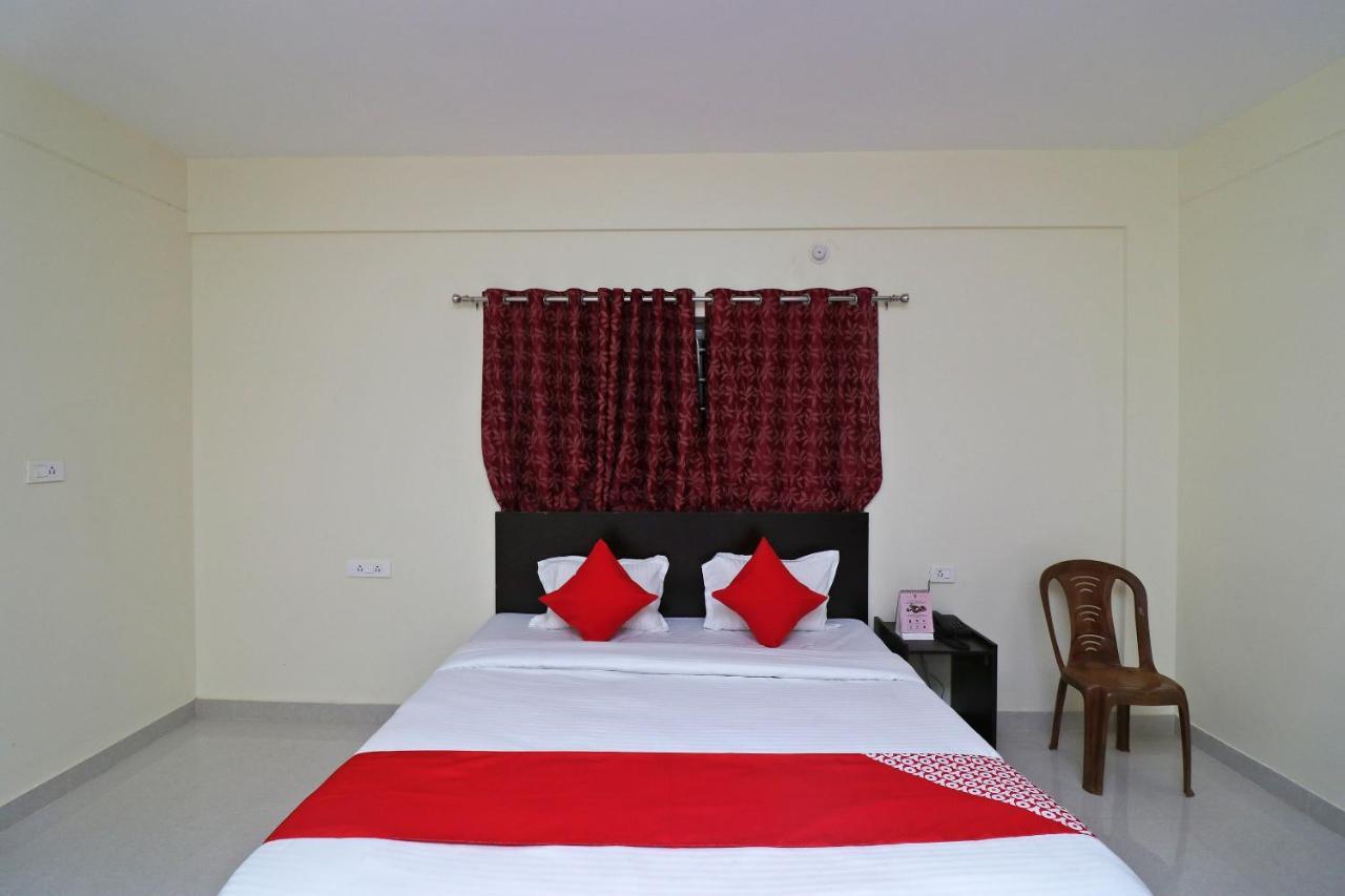 Oyo Hotel Ayush Palace Cuttack Buitenkant foto