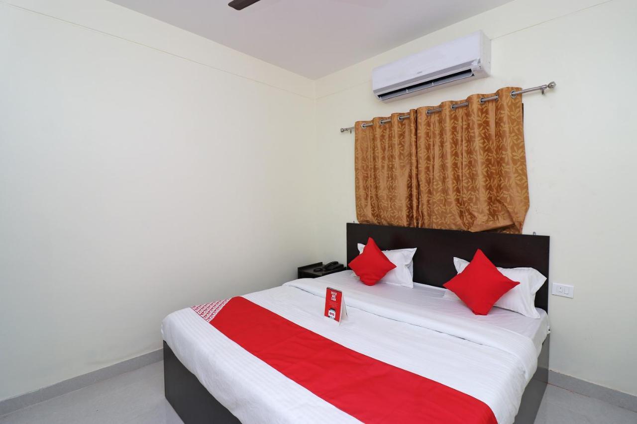 Oyo Hotel Ayush Palace Cuttack Buitenkant foto