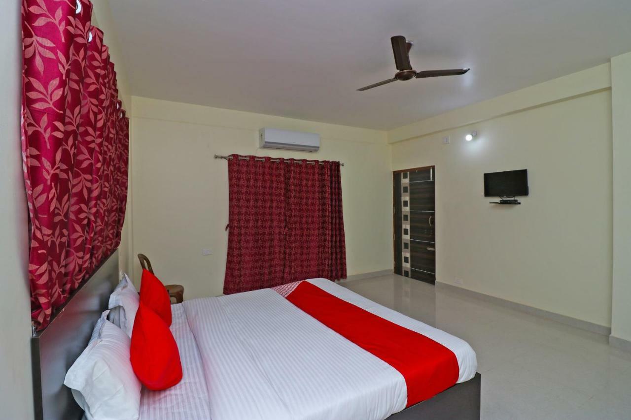 Oyo Hotel Ayush Palace Cuttack Buitenkant foto