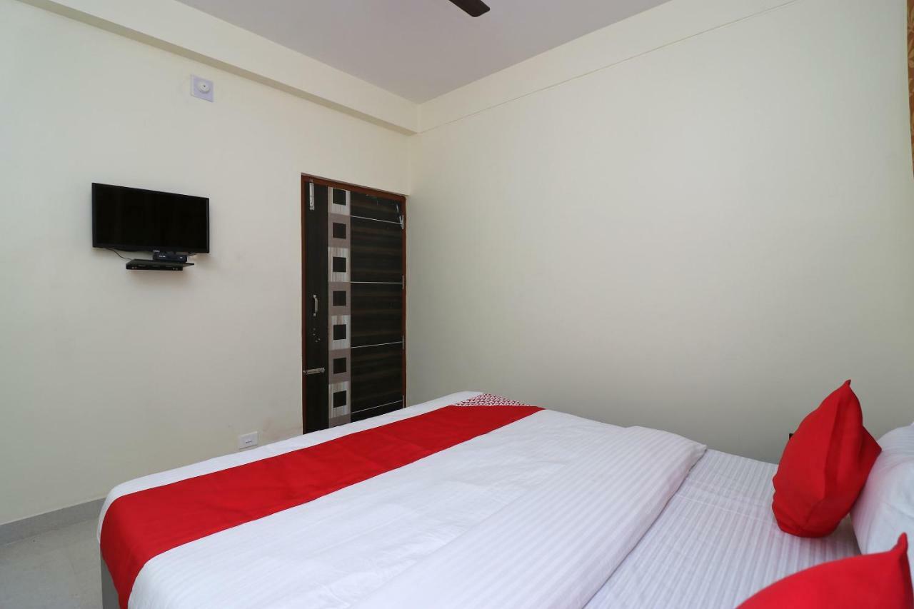 Oyo Hotel Ayush Palace Cuttack Buitenkant foto